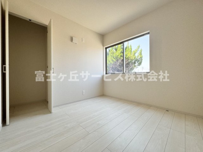 【洋室】 | 静岡市清水区折戸 9期 新築一戸建て 1号棟 | 1Fにある洋室です