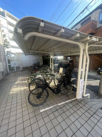 グランエクレール参宮橋の駐輪場