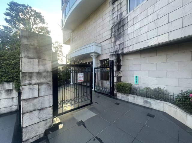 グランエクレール参宮橋のエントランス