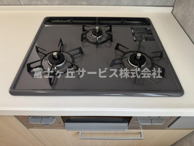 【その他】 | 静岡市清水区折戸 9期 新築一戸建て 2号棟 | 3口コンロがあります