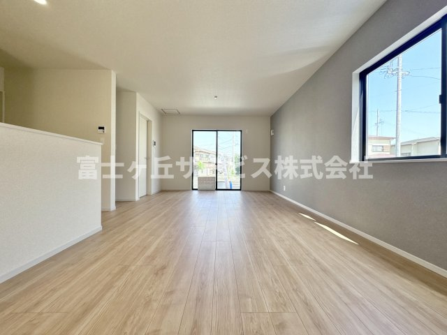 【居間・リビング】 | 静岡市清水区折戸 9期 新築一戸建て 2号棟 | リビングです