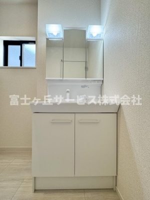 【独立洗面台】 | 静岡市清水区折戸 9期 新築一戸建て 2号棟 | 朝の身支度に便利な独立洗面台です