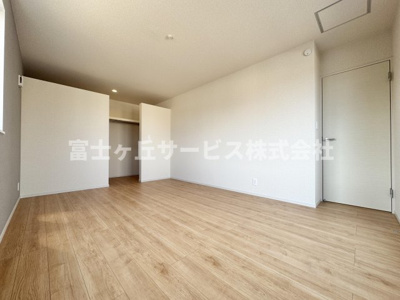 【寝室】 | 静岡市清水区折戸 9期 新築一戸建て 2号棟 | 落ち着いて過ごせる寝室です