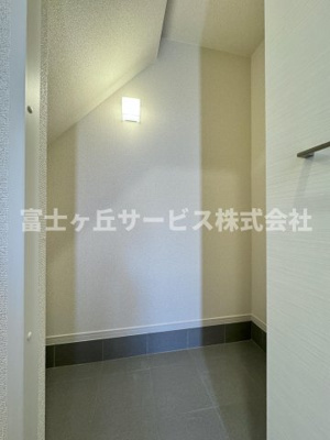 【収納】 | 静岡市清水区折戸 9期 新築一戸建て 2号棟 | 玄関の土間収納です