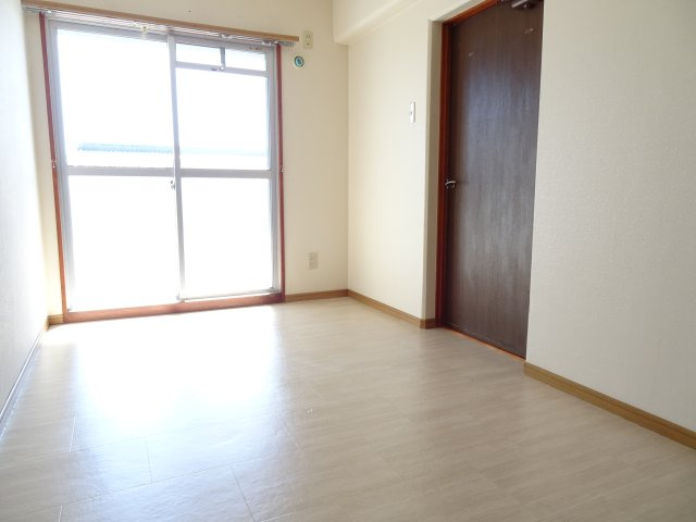 リバティ大垣の洋室