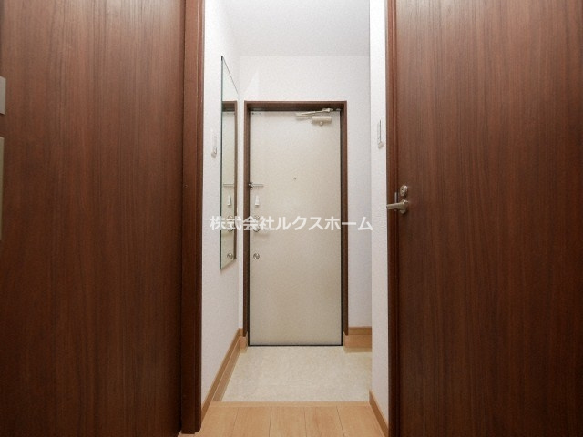 リブ・シャイン青葉丘南の玄関|明るい玄関です