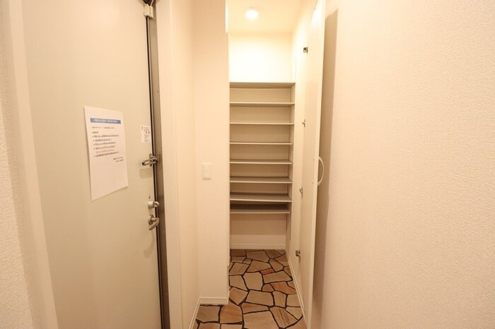 パークドオートム　Ｂの玄関|シンプルで使いやすい玄関です