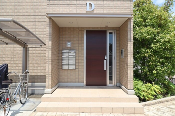 パークドオートム　Ｄのエントランス|清潔なエントランスです