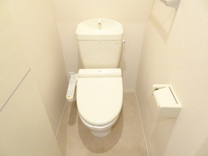 パークドオートム　Ｄのトイレ|落ち着いた色調のトイレです