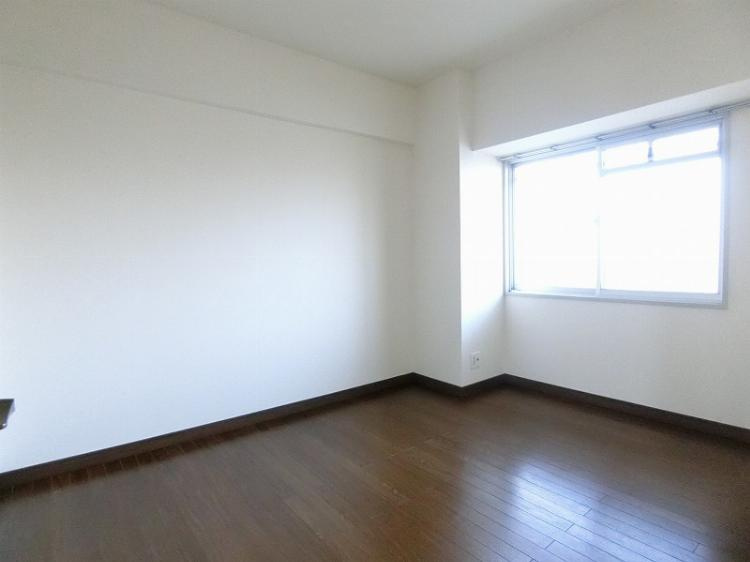 ファミールハイツ久留米弐番館の内装|明るい色調の室内です