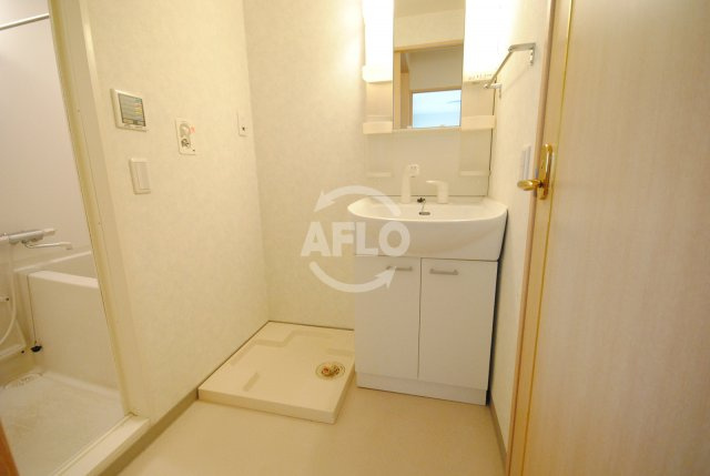 コンフォール南森町の洗面所|コンフォール南森町　洗面脱衣所