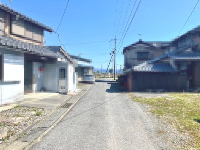 高島市今津町浜分311坪小屋付き農地の前面道路含む現地写真