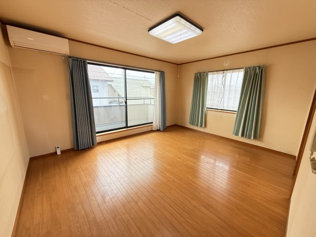 前橋市六供町四丁目　二世帯中古住宅の居間・リビング|2FLD