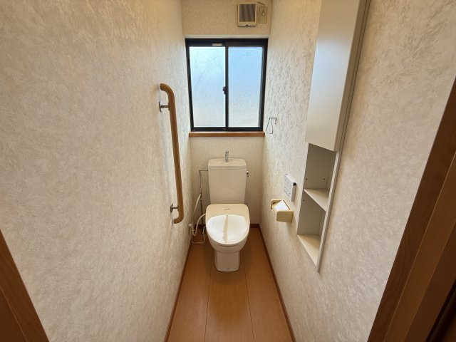 前橋市六供町四丁目　二世帯中古住宅のトイレ|2Fトイレ