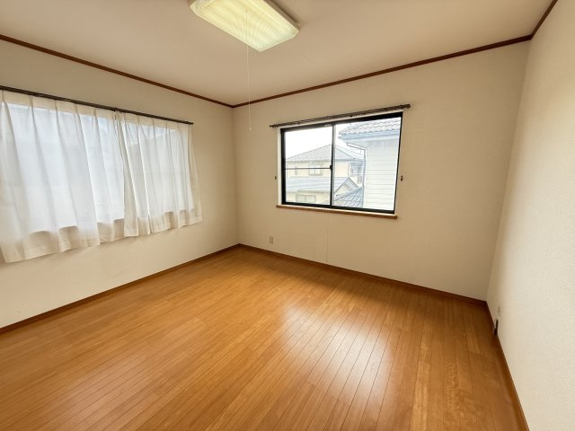 前橋市六供町四丁目　二世帯中古住宅の洋室|2F洋室1