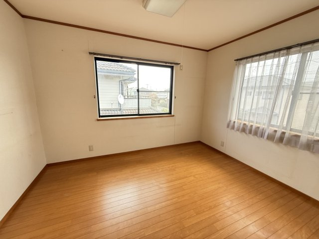 前橋市六供町四丁目　二世帯中古住宅の洋室|2F洋室2