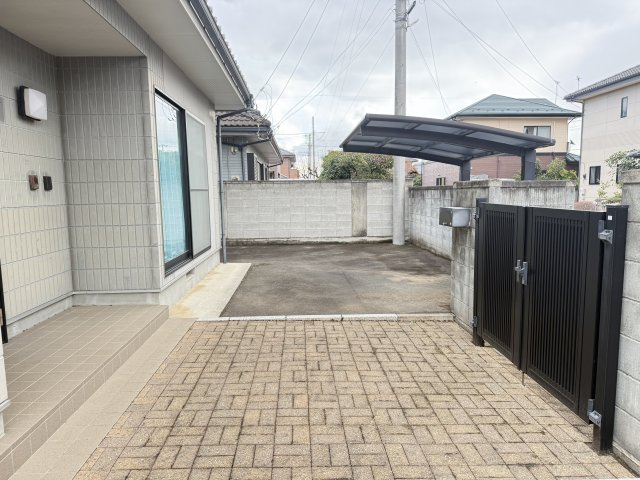 前橋市六供町四丁目　二世帯中古住宅の庭