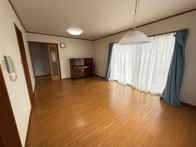 前橋市六供町四丁目　二世帯中古住宅の居間・リビング|1FLD