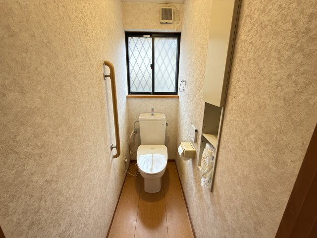 前橋市六供町四丁目　二世帯中古住宅のトイレ|1Fトイレ