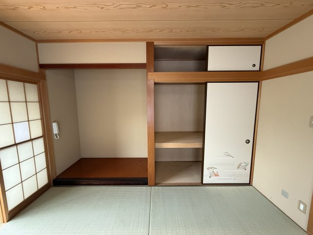 前橋市六供町四丁目　二世帯中古住宅の収納|1F押入れ