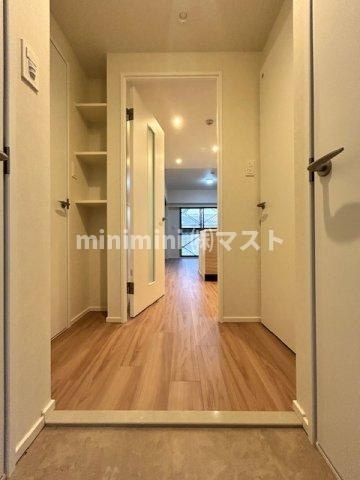 大阪市港区磯路３丁目の賃貸マンションの玄関