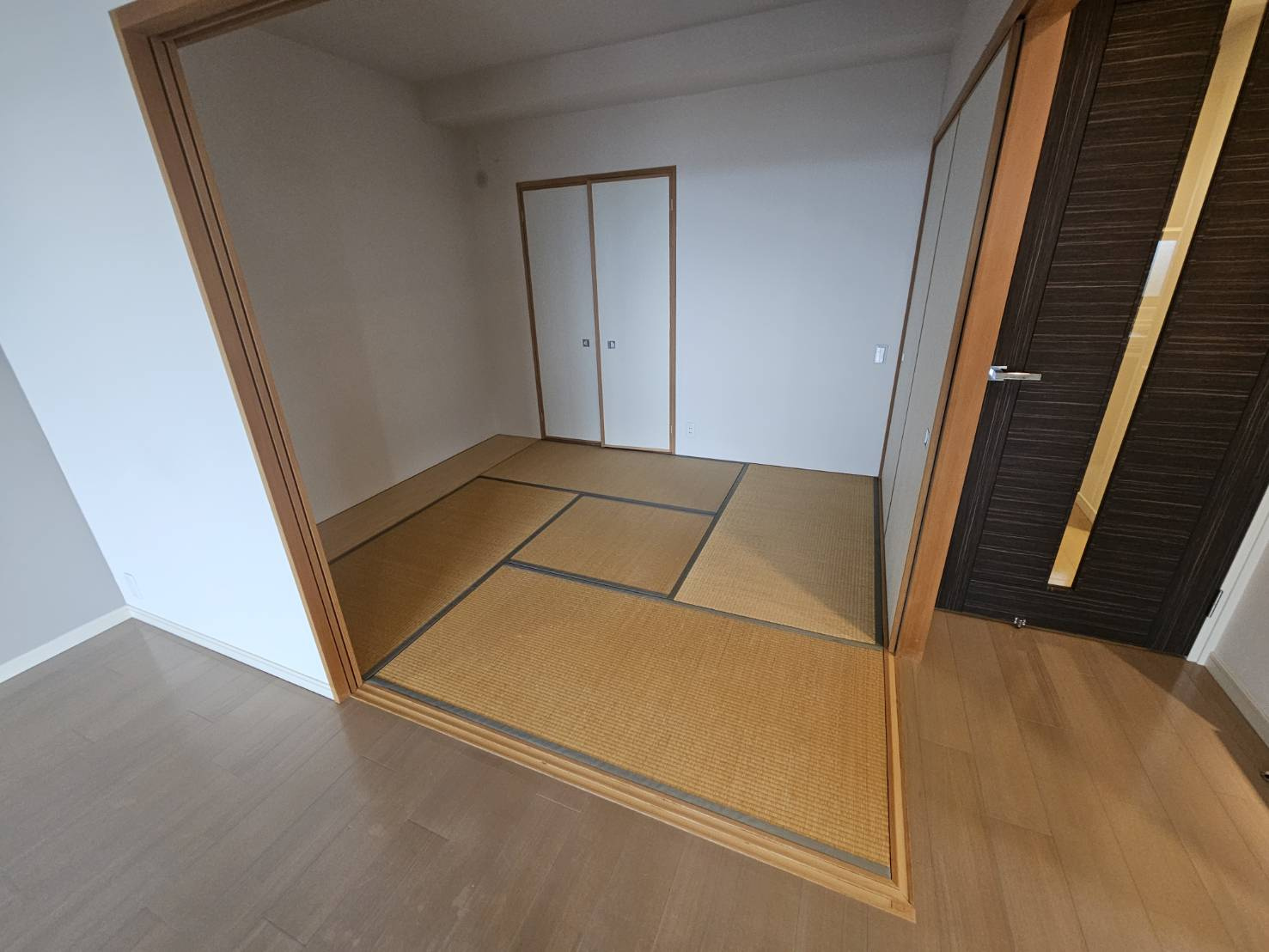 ワコーレヒルズ苦楽園MIRAIの玄関