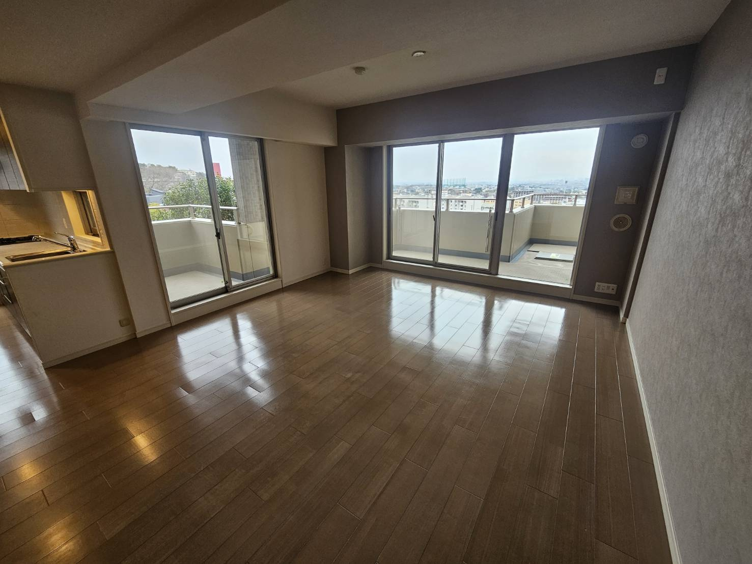 ワコーレヒルズ苦楽園MIRAIの居間・リビング