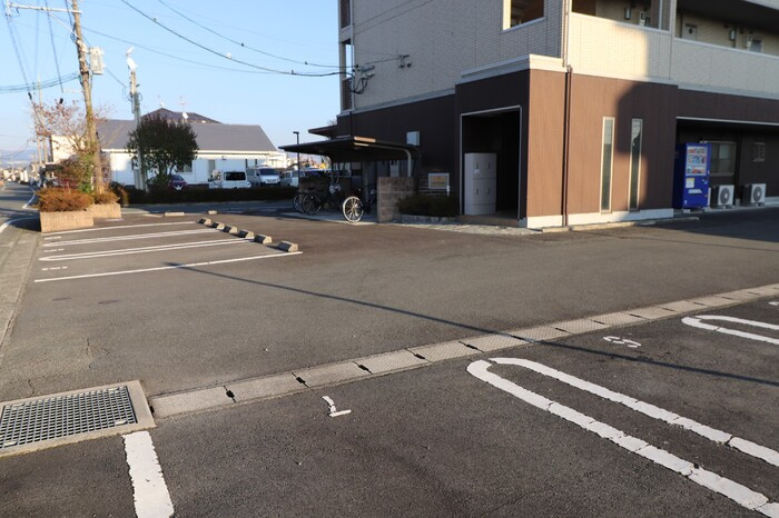 コスモスハウス菊陽の駐車場