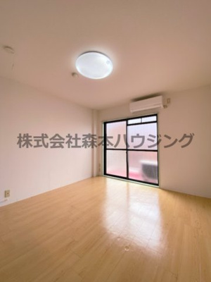 【洋室】 | 　M.エトワール | 明るい洋室です