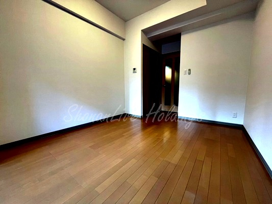 ベルヌーブ ラビの寝室|落ち着いた雰囲気の洋室♪