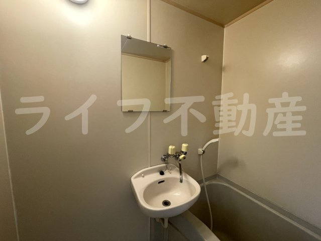 小阪本町ル・グランの洗面所|コンパクトで使いやすい洗面所