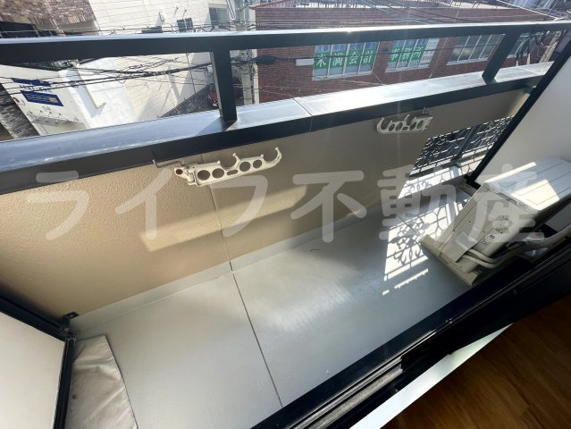 小阪本町ル・グランのバルコニー|外からの目が気にならないバルコニーで洗濯物が干せます