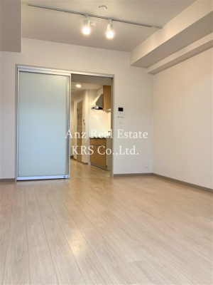 【居間・リビング】 | ネットフローラ立売堀 | 白を基調とした洗練されたお部屋♪