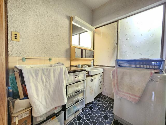 山岡町下手向の独立洗面台