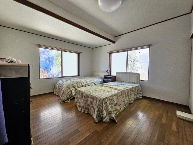 山岡町下手向の洋室