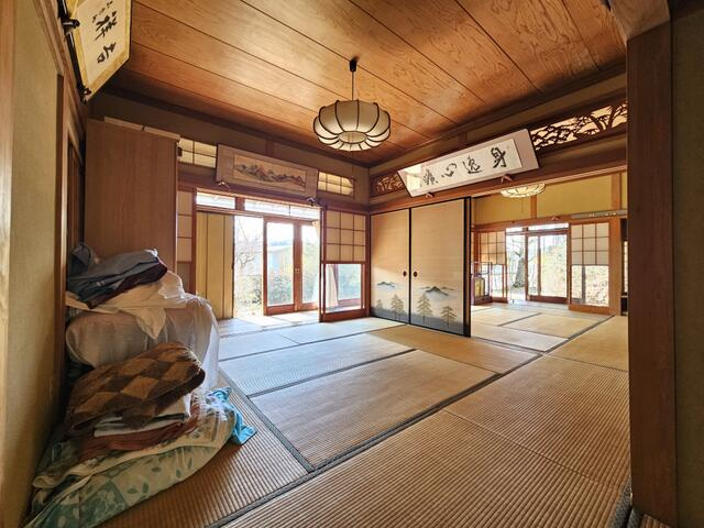山岡町下手向の和室