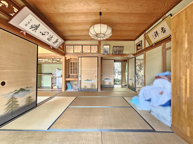 山岡町下手向の和室
