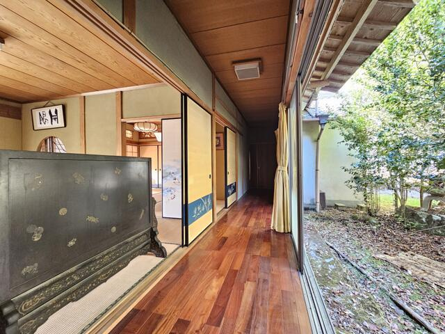 山岡町下手向の内装