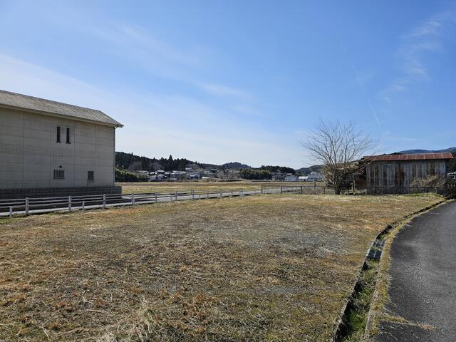 山岡町下手向の駐車場