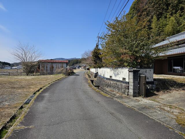 山岡町下手向の前面道路含む現地写真