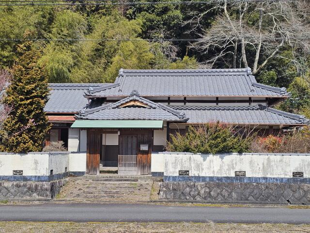 山岡町下手向の外観