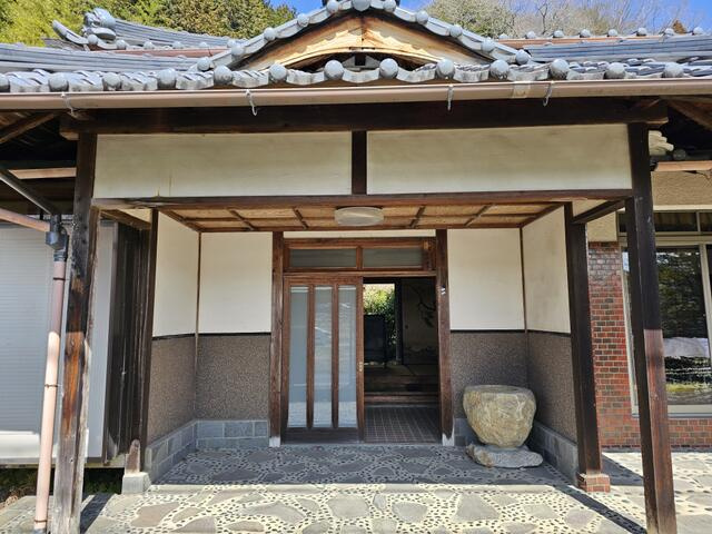 山岡町下手向の外観
