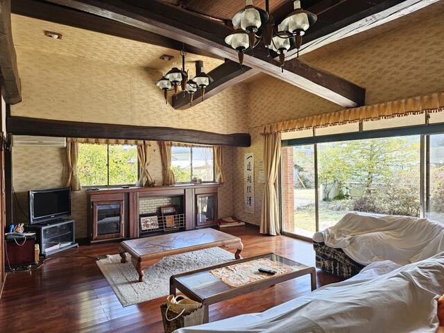 山岡町下手向の居間・リビング