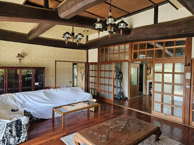 山岡町下手向の居間・リビング