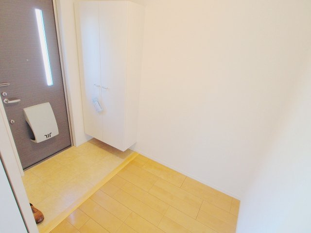 コート甲角G棟の玄関|※写真は別棟・別部屋の写真です。相違がある場合は現況優先となります。
