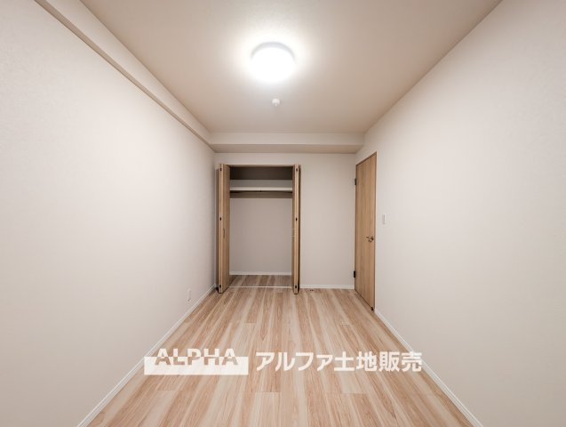 ザ・バーデン昭島ペイサージュの独立洗面台|【Vanit】◆洗面台◆身支度がしやすい洗面台は、収納力にも配慮した設計。朝の準備から帰宅後まで、家族みんなが使いやすい空間です。