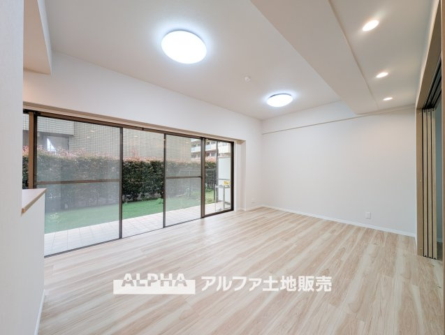 ザ・バーデン昭島ペイサージュの外観|【A cozy space】◆余白のある暮らし◆
人を招いても、ひとりで過ごしても心地よい住空間。
温もりを感じるこの場所が、暮らしの輪郭をやさしく描いていく。