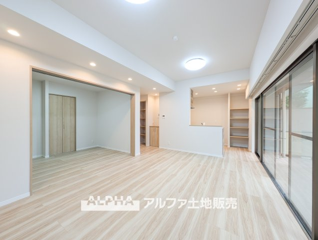 ザ・バーデン昭島ペイサージュのエントランス|【lobby】
◆ロビー◆共用部は管理の行き届いた綺麗なスペース。いつも明るく家族を、来客を出迎えてくれる大切な場所です。