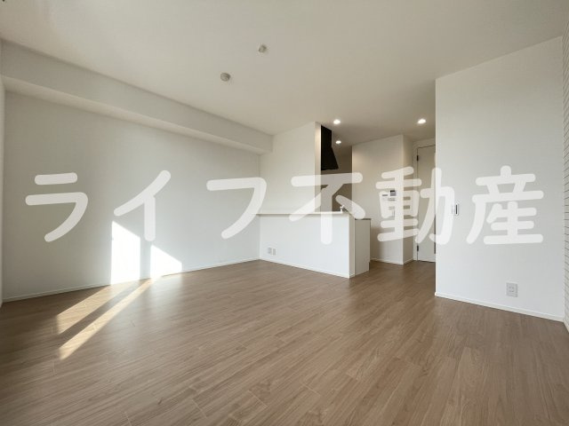 エアルレジデンスⅡの居間・リビング|こちらのリビングで趣味の時間をお楽しみください