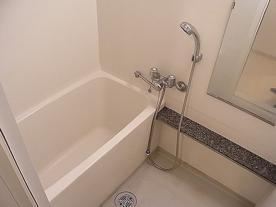 プレサンス神戸駅前グランツの浴室